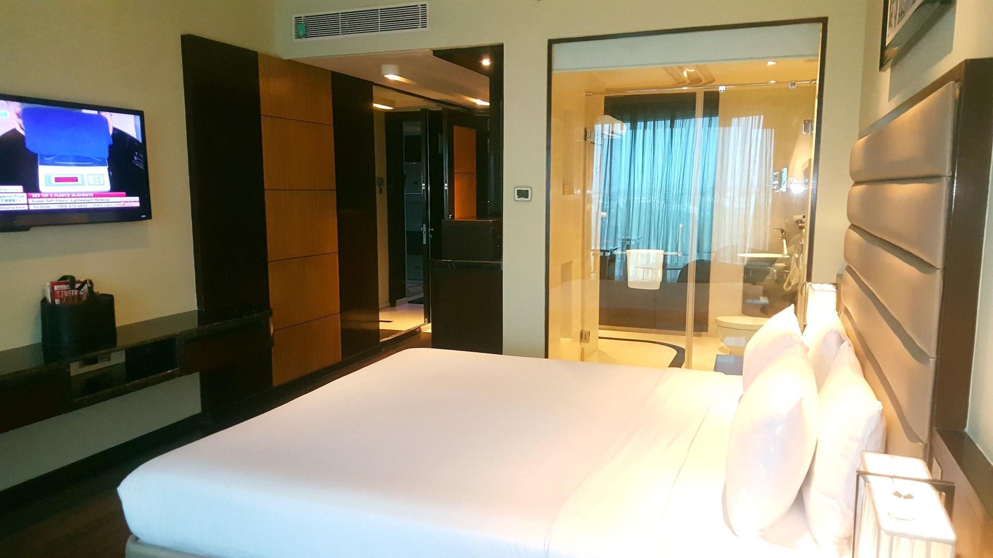 Vivanta Hyderabad, Begumpet Eksteriør billede A room at the hotel