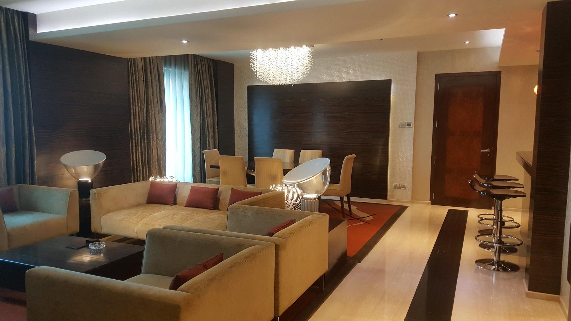 Vivanta Hyderabad, Begumpet Eksteriør billede A living room in a suite at the Ritz-Carlton, DIFC