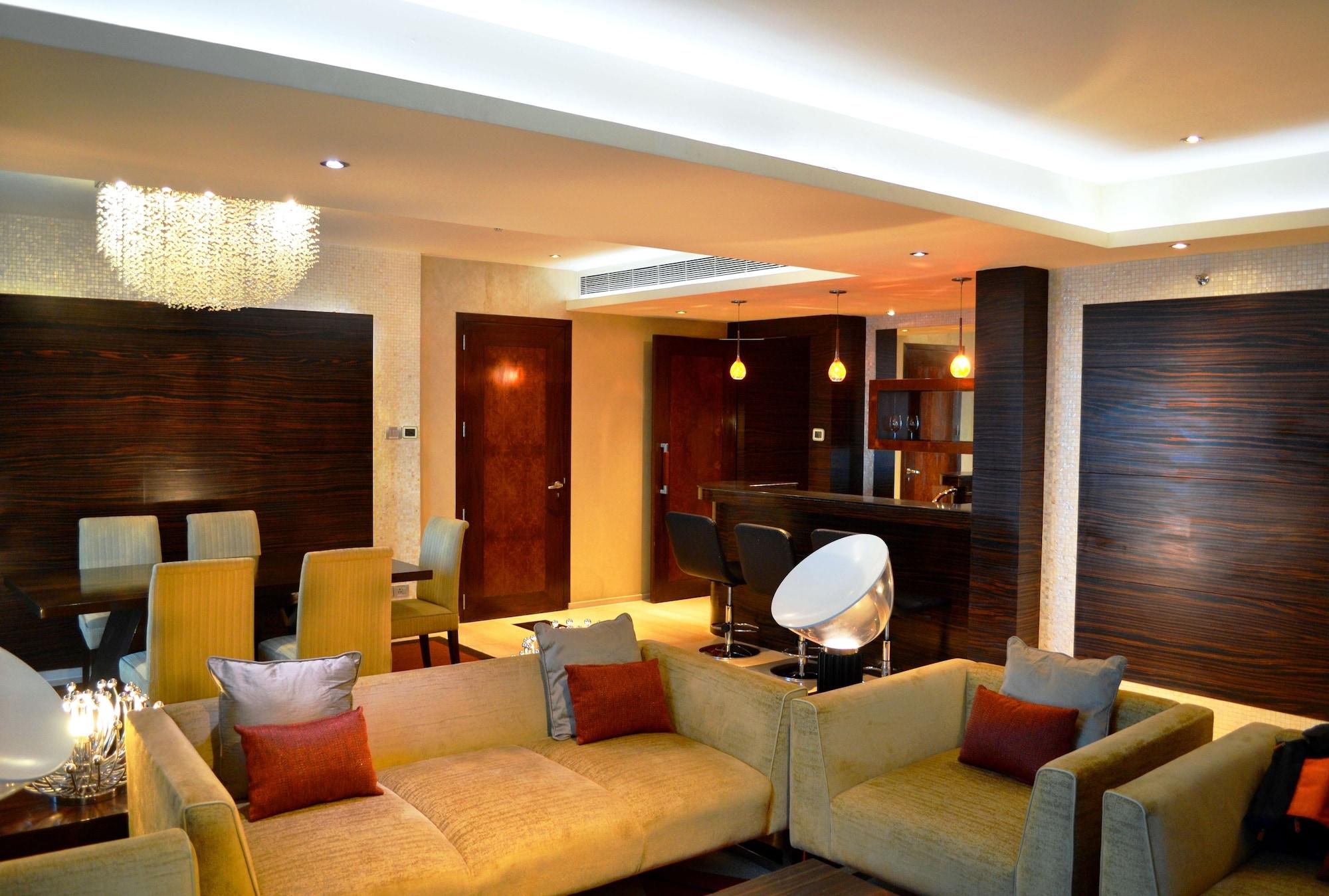 Vivanta Hyderabad, Begumpet Eksteriør billede The interior of a suite at the hotel