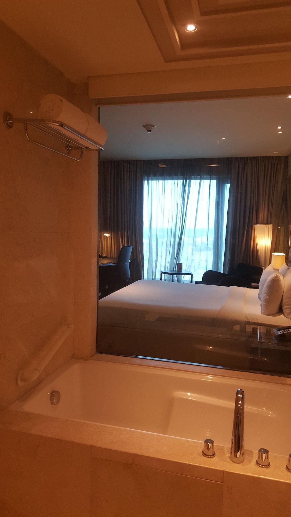 Vivanta Hyderabad, Begumpet Eksteriør billede A room at the hotel