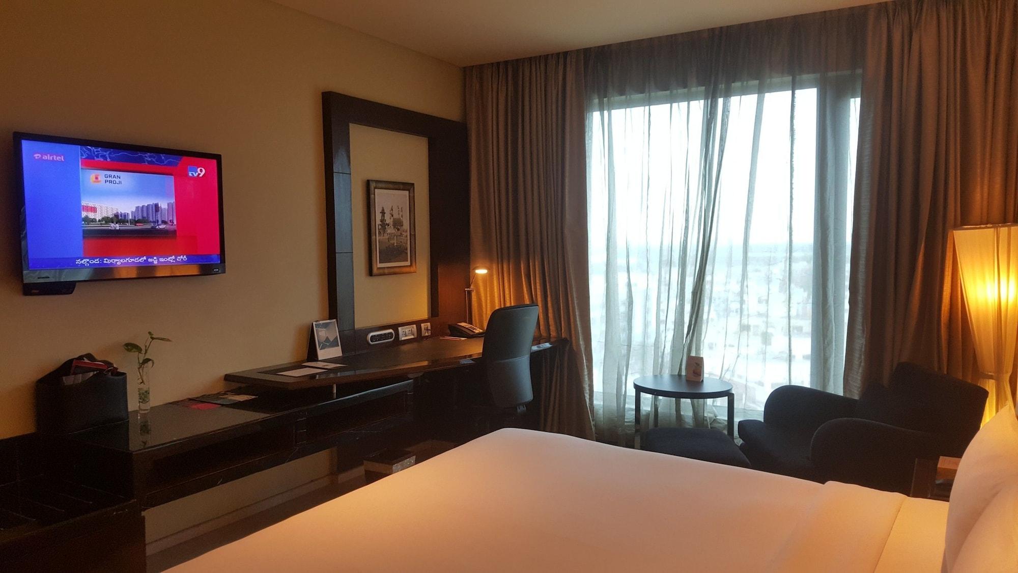 Vivanta Hyderabad, Begumpet Eksteriør billede A room at the hotel