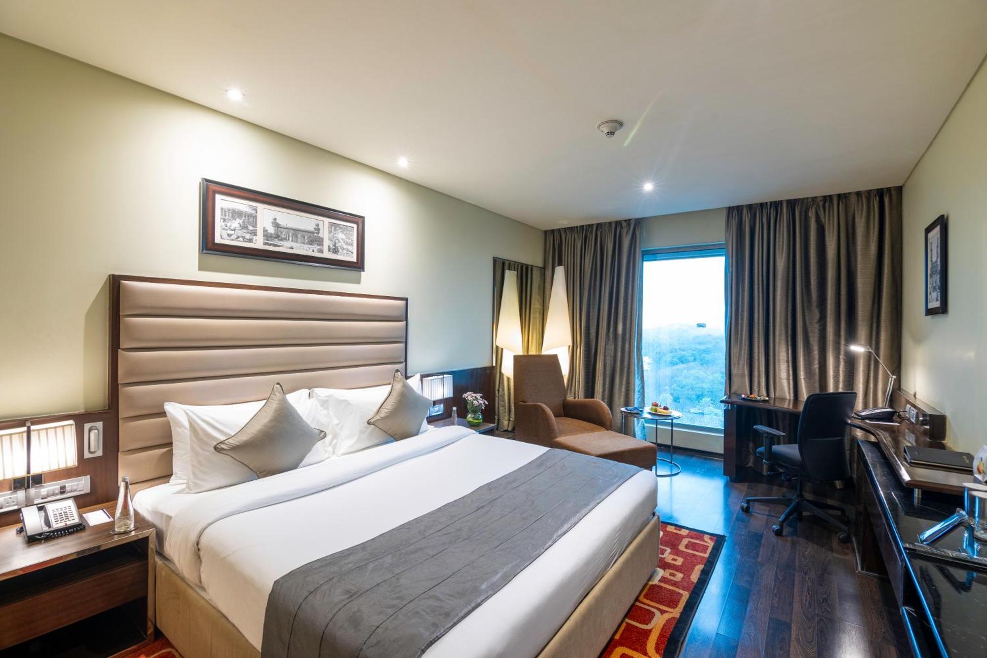 Vivanta Hyderabad, Begumpet Eksteriør billede A room at the hotel