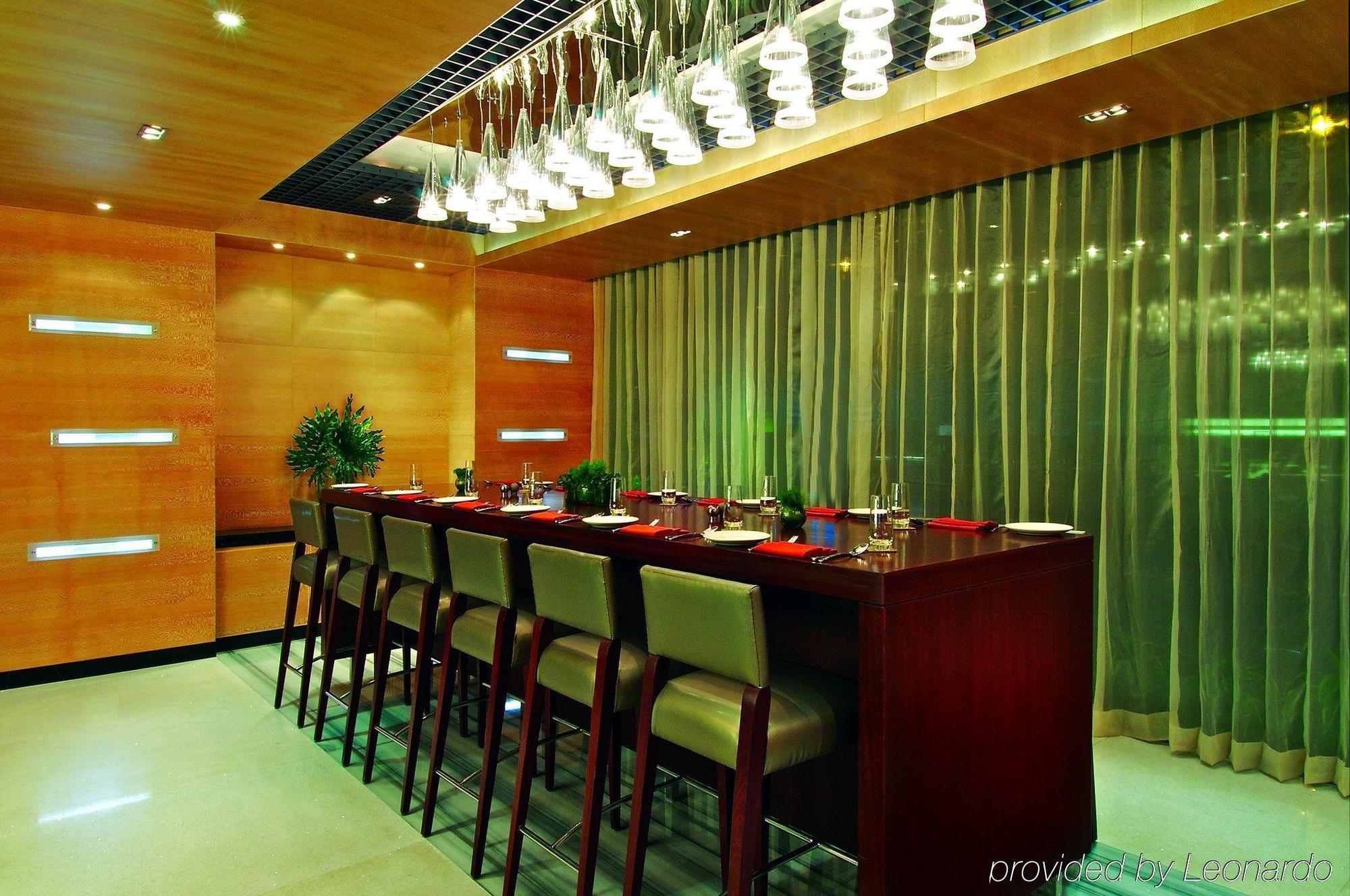 Vivanta Hyderabad, Begumpet Faciliteter billede A restaurant in China