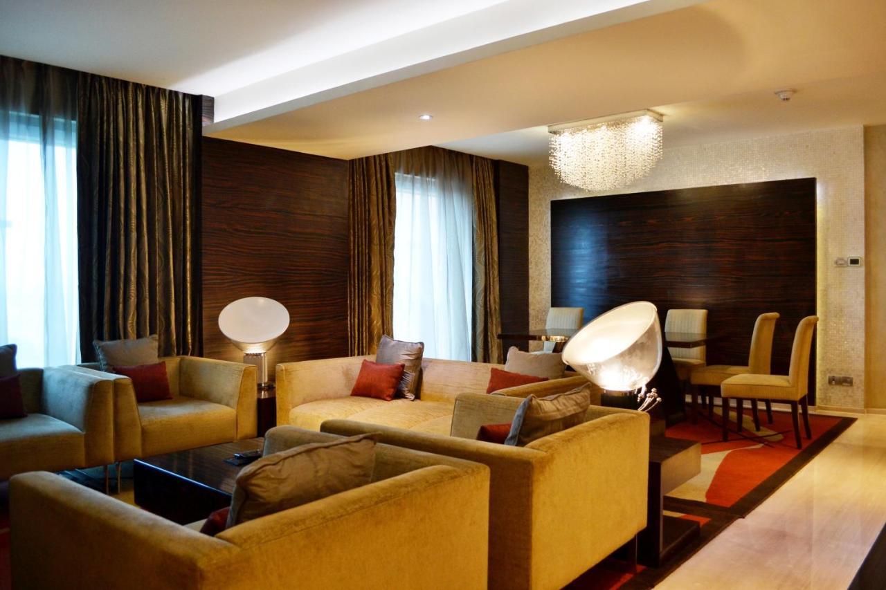Vivanta Hyderabad, Begumpet Eksteriør billede The interior of a suite at the hotel